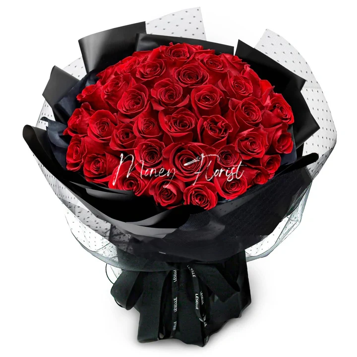 FreshFlowerBouquet-ClassicRedRoses_BlackWrapper_-33Roses_720x